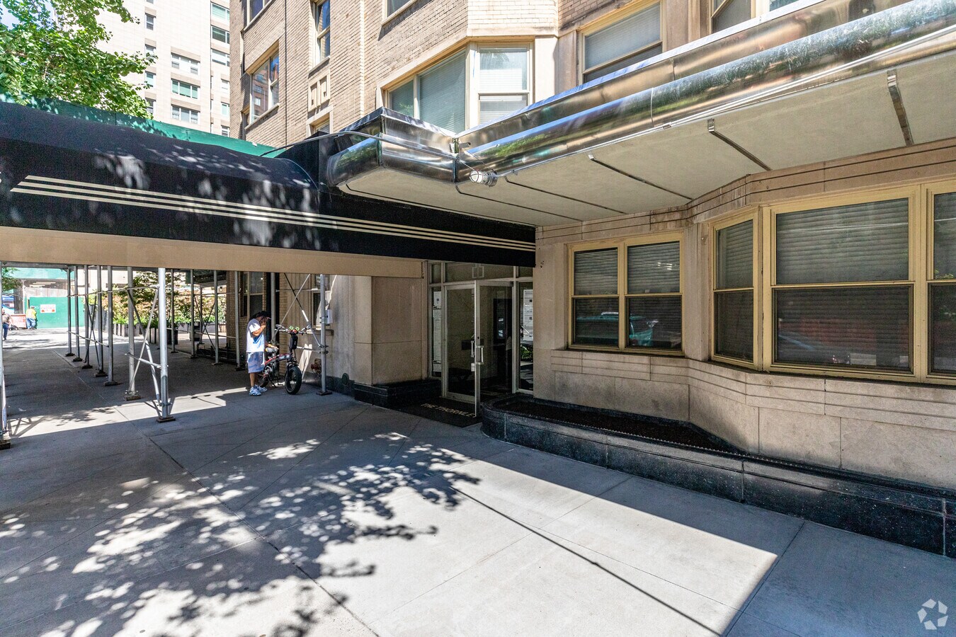 Entrance - 215 E 79th St