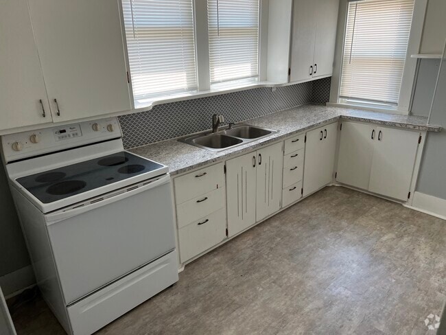 Building Photo - 611 W 10th St Unit 2 Rental