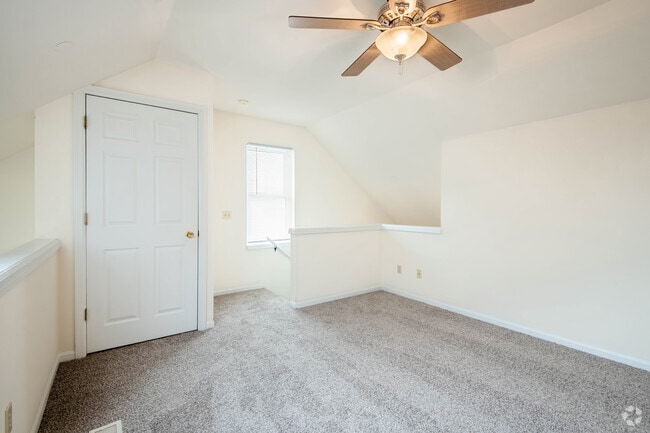 1BR, 1BA - 700SF