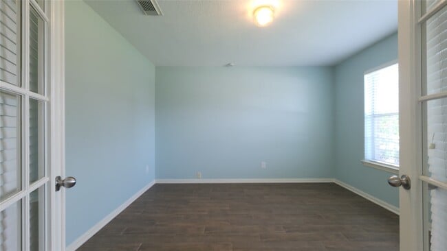 Photo - 2003 MacKenzie Way