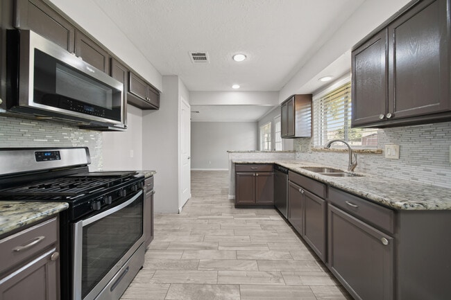 Photo - 5013 Camden Ln