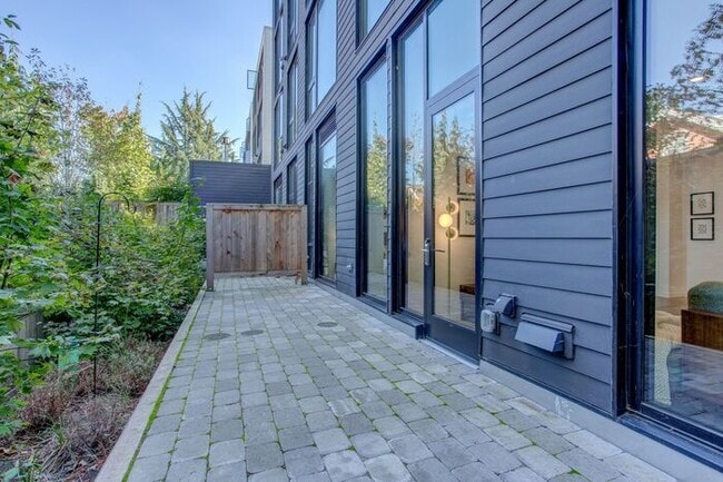 Photo - Luxury Studio near Salt and Straw! Only $1...