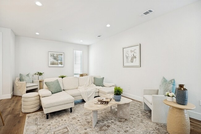 Photo - 5633 Live Oak St Unit 102