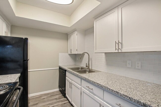 Building Photo - 1212 Hampshire Ln Unit 132-2 Rental