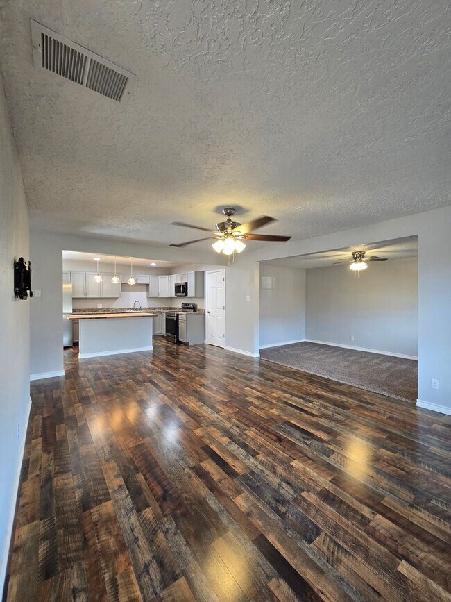 Photo - 309 W Plaza Dr