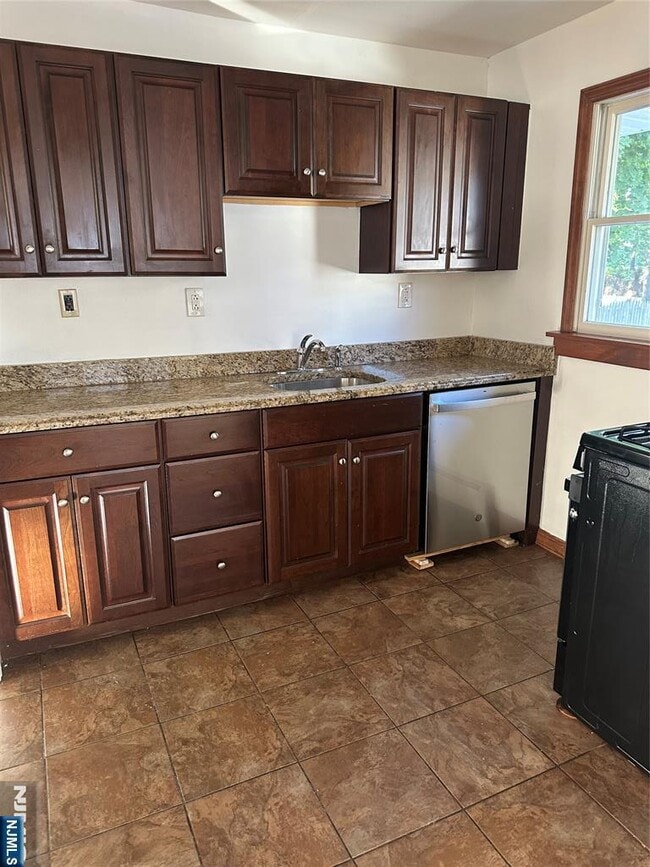 Photo - 679 Midwood Rd