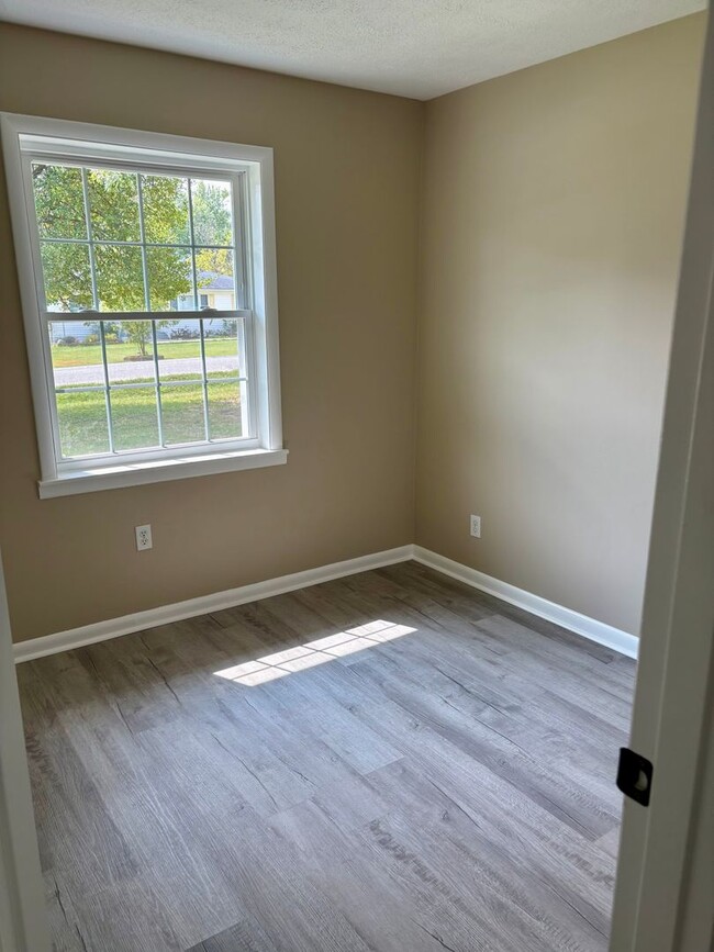 Photo - 3 bed 1 bath house in Charlestown for rent