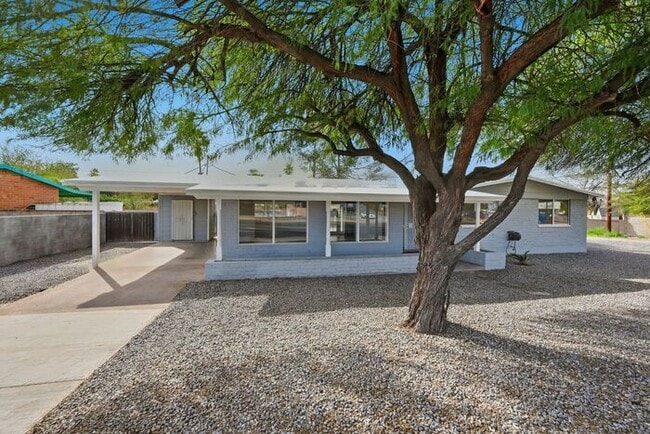Photo - Spacious 3-Bed, 2-Bath East Tucson Home with Large Yard & Open Layout