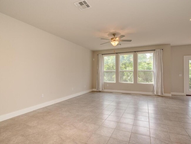 Photo - 305 Bridgeford Dr