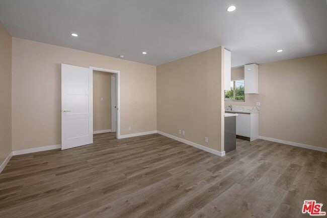 Photo - 1553 S Saltair Ave Condo Unit 102