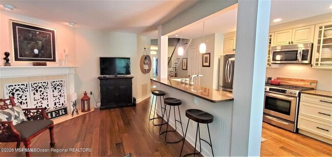 53 Essex Dr