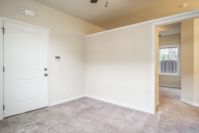 Photo - 350 W 8th St Unidad B-1