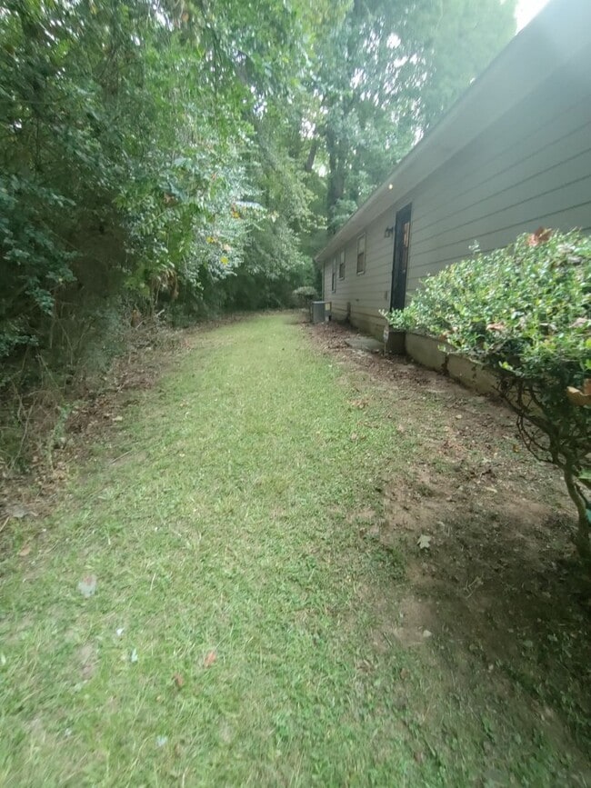 Photo - Move In Ready 3 Bedroom/2 Bathroom For Rent In Convenient Stone Mountain Subdivision!