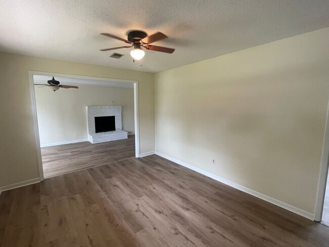 Photo - 346 Lancaster Rd