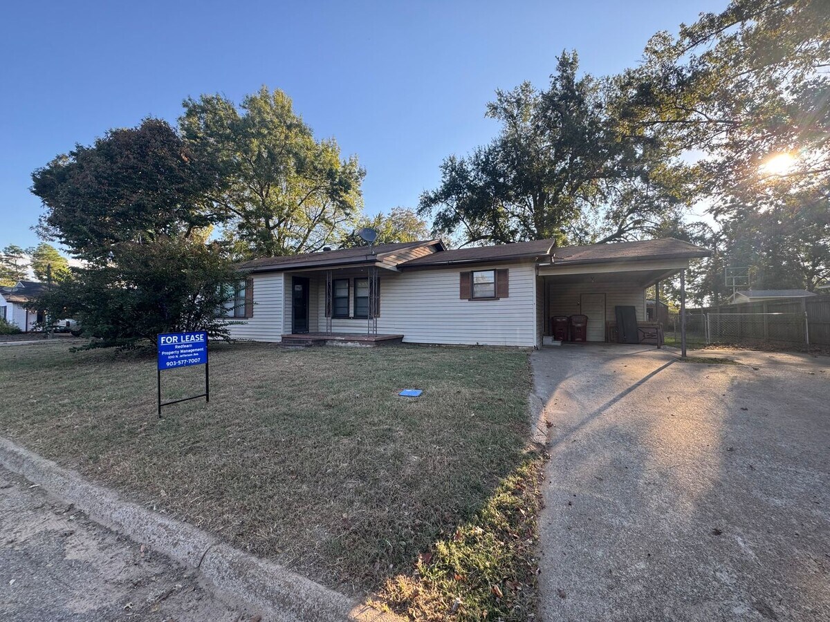 Photo - 703 Miller St