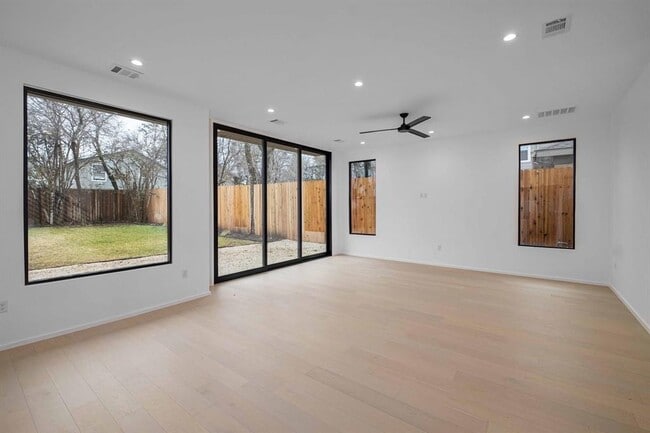 Photo - 1704 Kinney Ave Unidad A