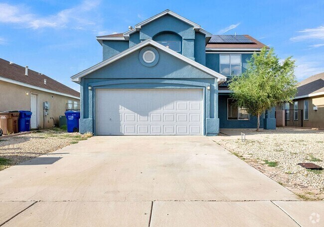 Building Photo - Large home in Legends West