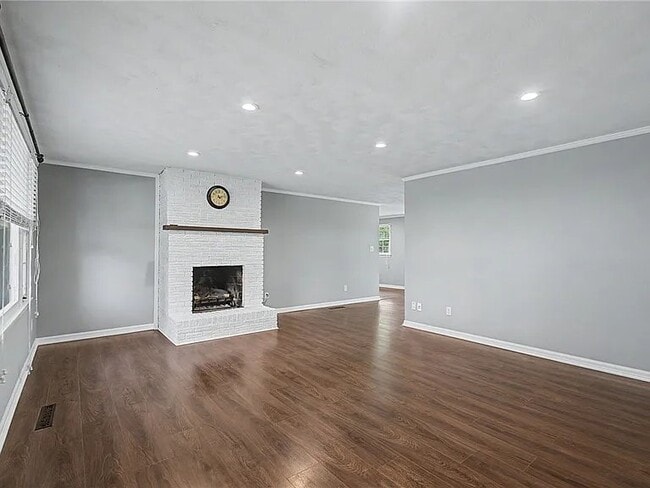Photo - 154 Tuxworth Rd