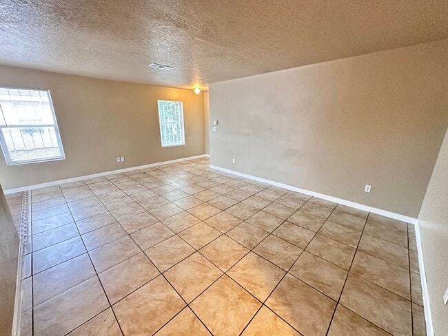 Photo - 3 Bedroom 2 Bathroom with 2 Car Garage