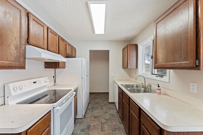 Photo - 4765 Penkwe Cir