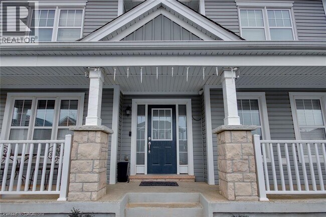 Photo - 18 Blue Oak St