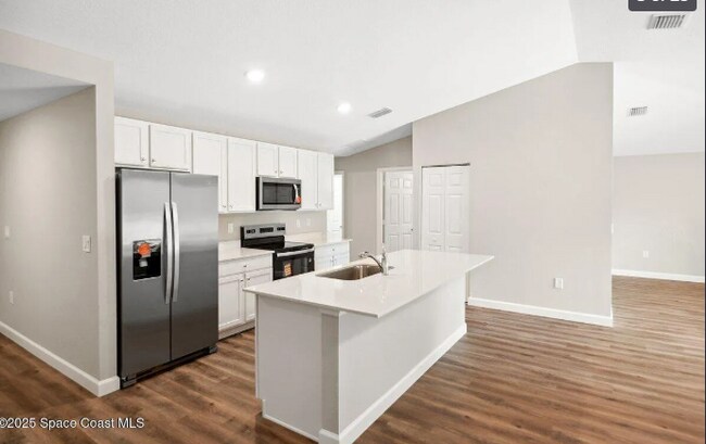 Photo - 1011 Webster Rd SE