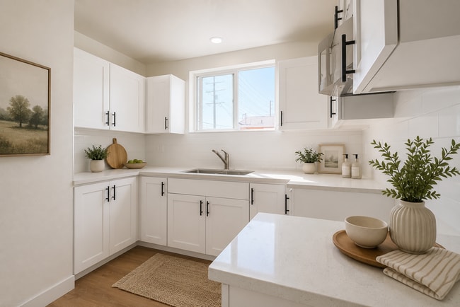 Photo - 423 E 31st St Unidad #421 1/2