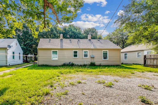 Super Affordable One Bedroom Duplex! - Super Affordable One Bedroom Duplex! Townhome