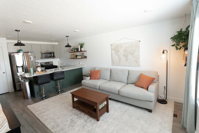 Photo - 913 E Flotsam Wy Townhome
