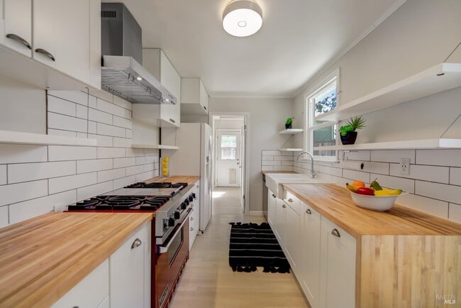 Photo - 250 Hillcrest Ave