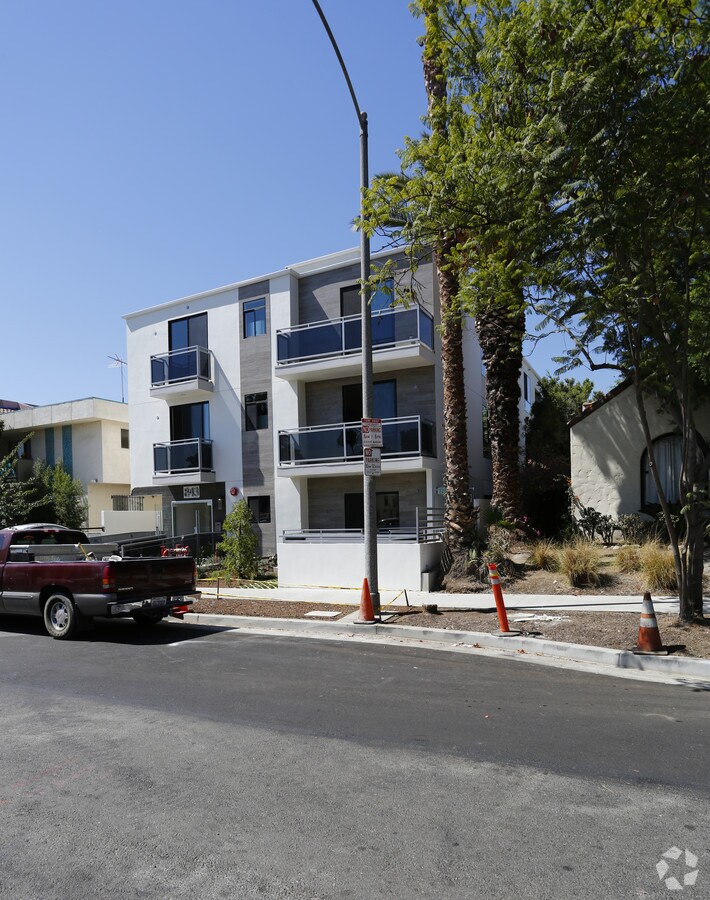 Photo - 843 N Fuller Ave
