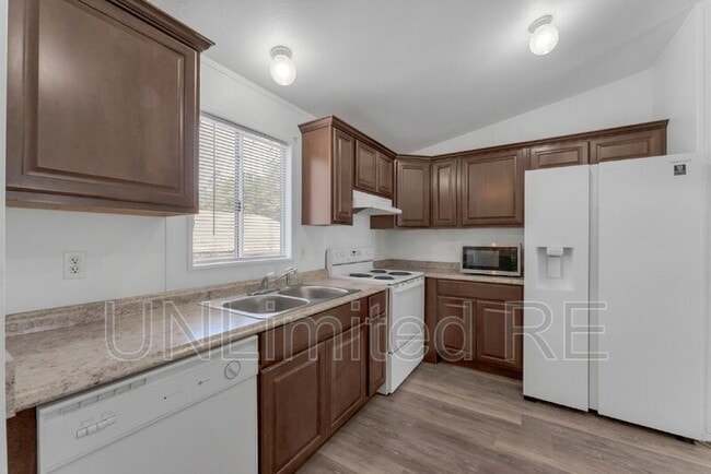 766 E Zuni Dr