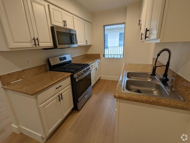 Building Photo - 1318 Euclid St Rental