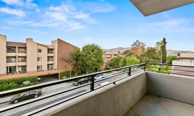 Photo - 423 Oak St Unidad 301frontcorner