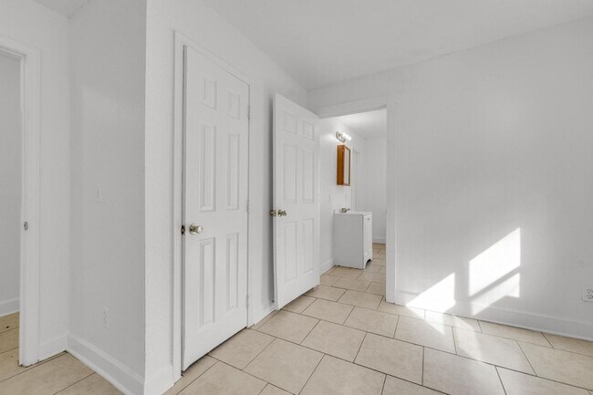 Photo - 1830 W 27th St