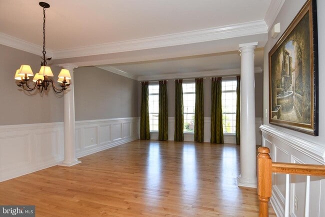 Photo - 43265 Morven Square