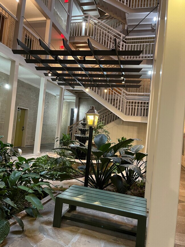 Photo - 619 King St Unit 402