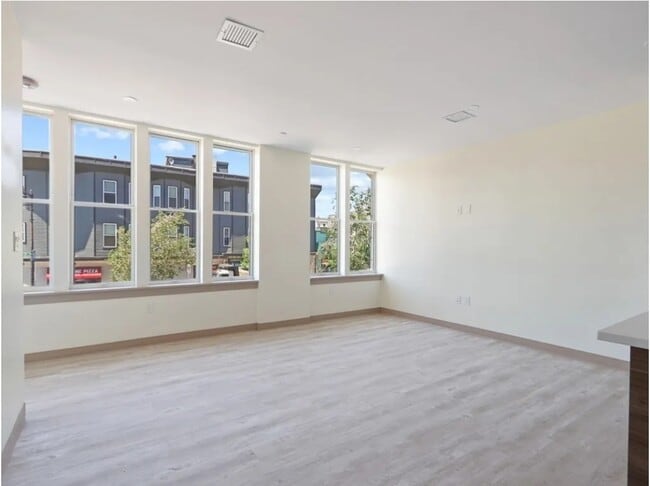 Building Photo - 400 Dorchester St