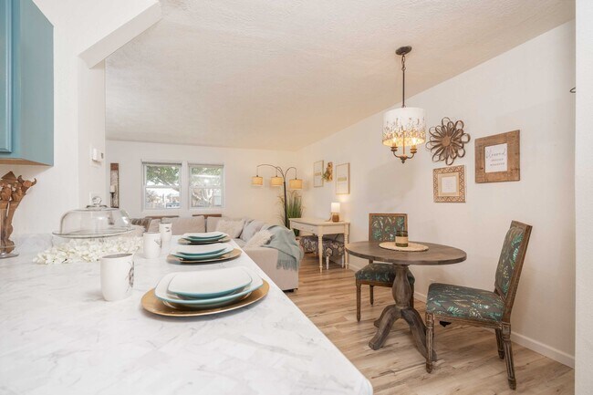 Photo - 1304 E Sylvan Cir