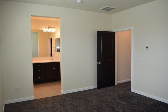 Building Photo - 3280 Chickadee Ct