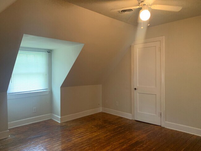 424-3 East Maxwell Street