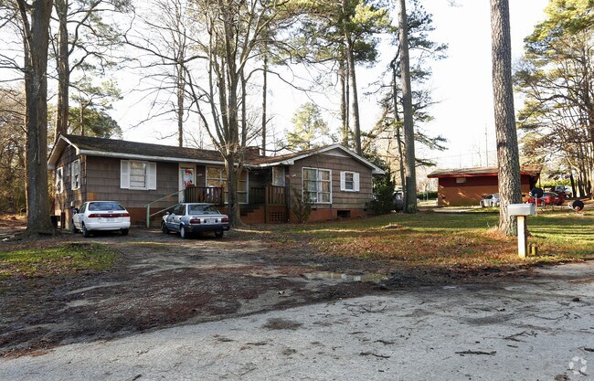 Photo - 3300-3344 Briarcliff Rd Apartments