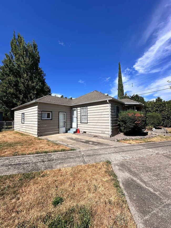 307 Monroe St