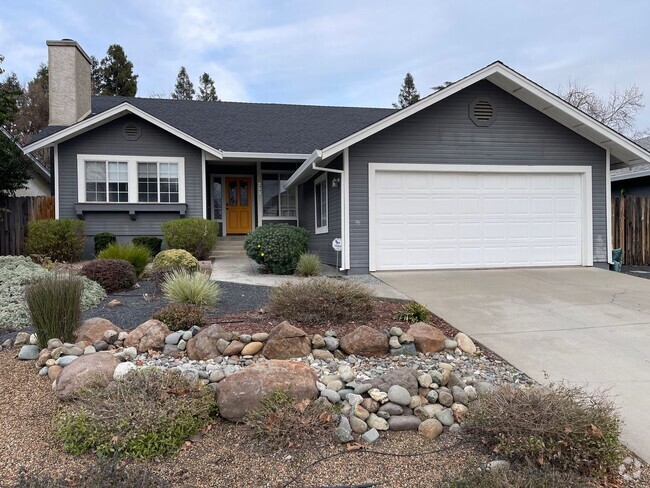 Building Photo - 4 bedroom 2 Bathroom Home in Desirable Cal...