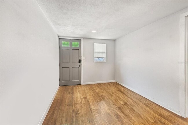 Photo - 2501 1/2 Oakdale St S