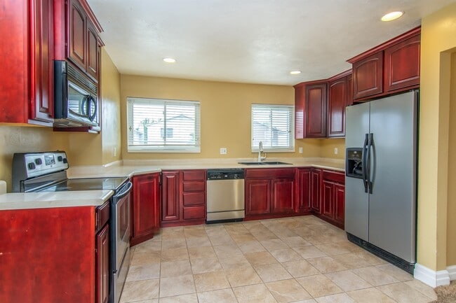 Photo - 1585 Rundquist Dr