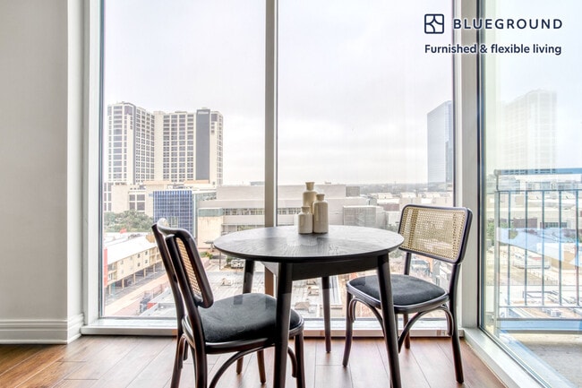 Photo - 301 Brazos St Unidad FL9-ID21