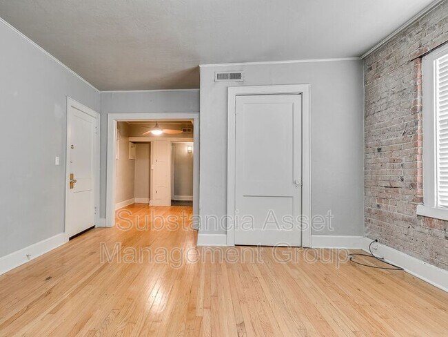 Building Photo - 429 NW 11th St Unit 04