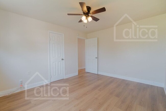 Photo - 801 N Sapodilla Ave Unit #1