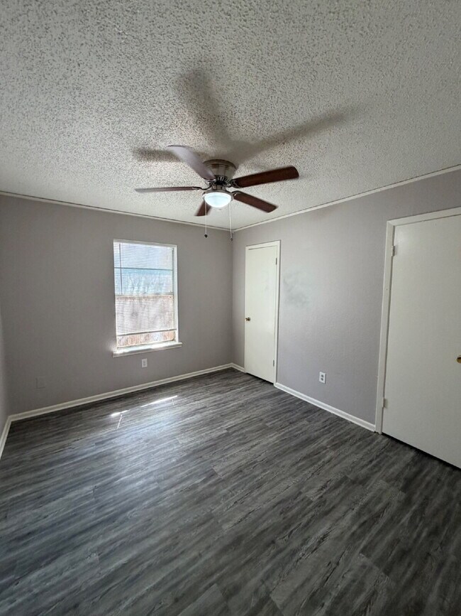 Move In Special: Half off the first month's rent with a 14-month lease.

Updated 2/1 with Off Str...